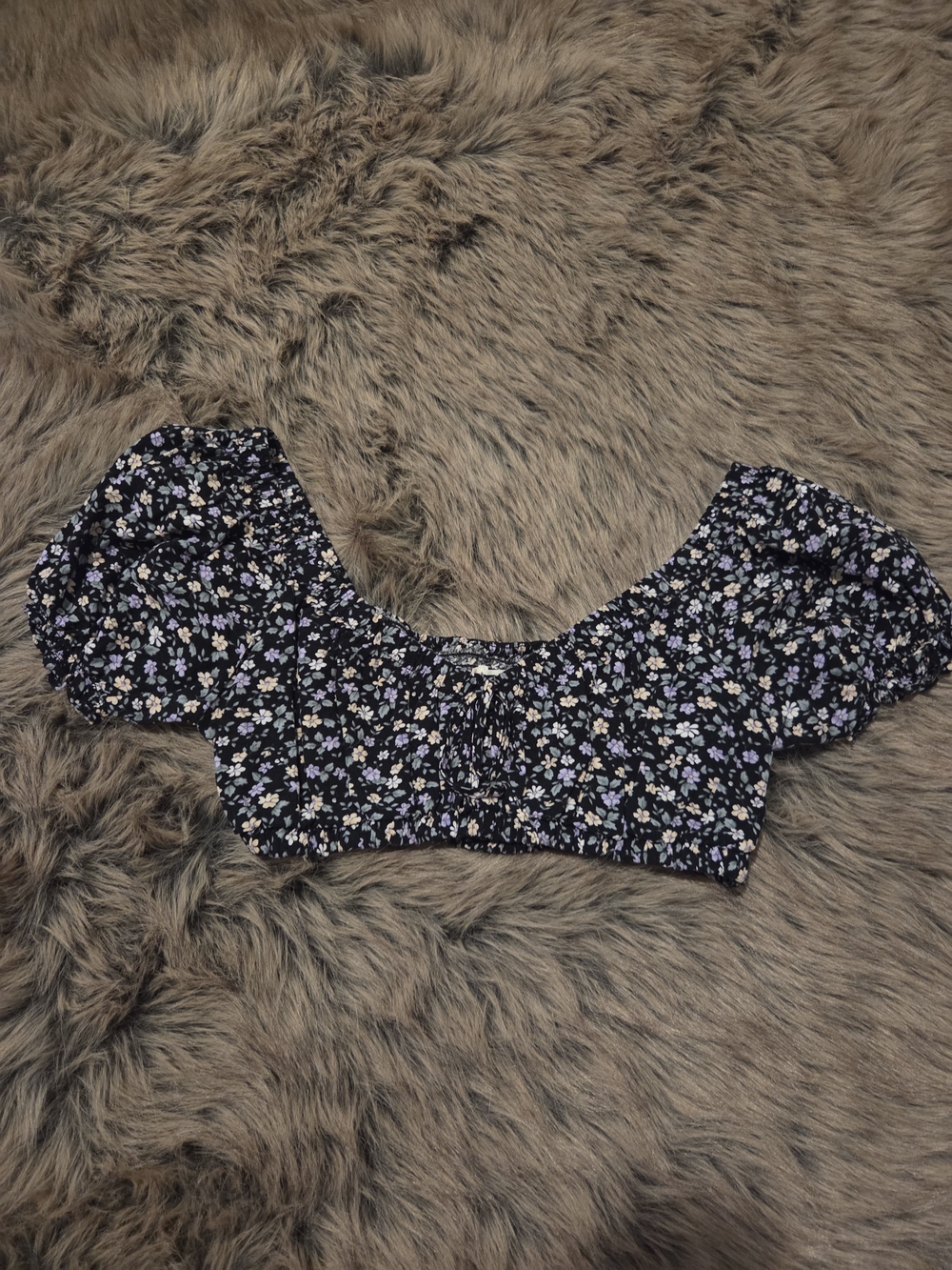 Aeropostale Black Floral Puff-Sleeve Crop Top